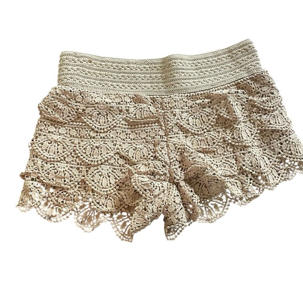 Rewind size medium Elegant Lace Crochet Women Shorts like new